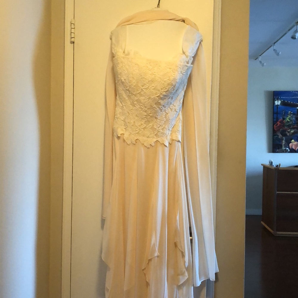 Bergdorf Goodman Carmen Marc Valvo white and cream dress with custom made shawl.